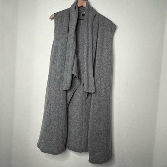 Halogen Cashmere Sleeveless Cardigan Shawl, Heather Grey, O/S - Picture 4 of 5